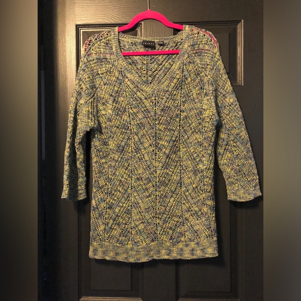 V-neck Multicolor Knit Sweater - Women
Tribal
Size M
EUC